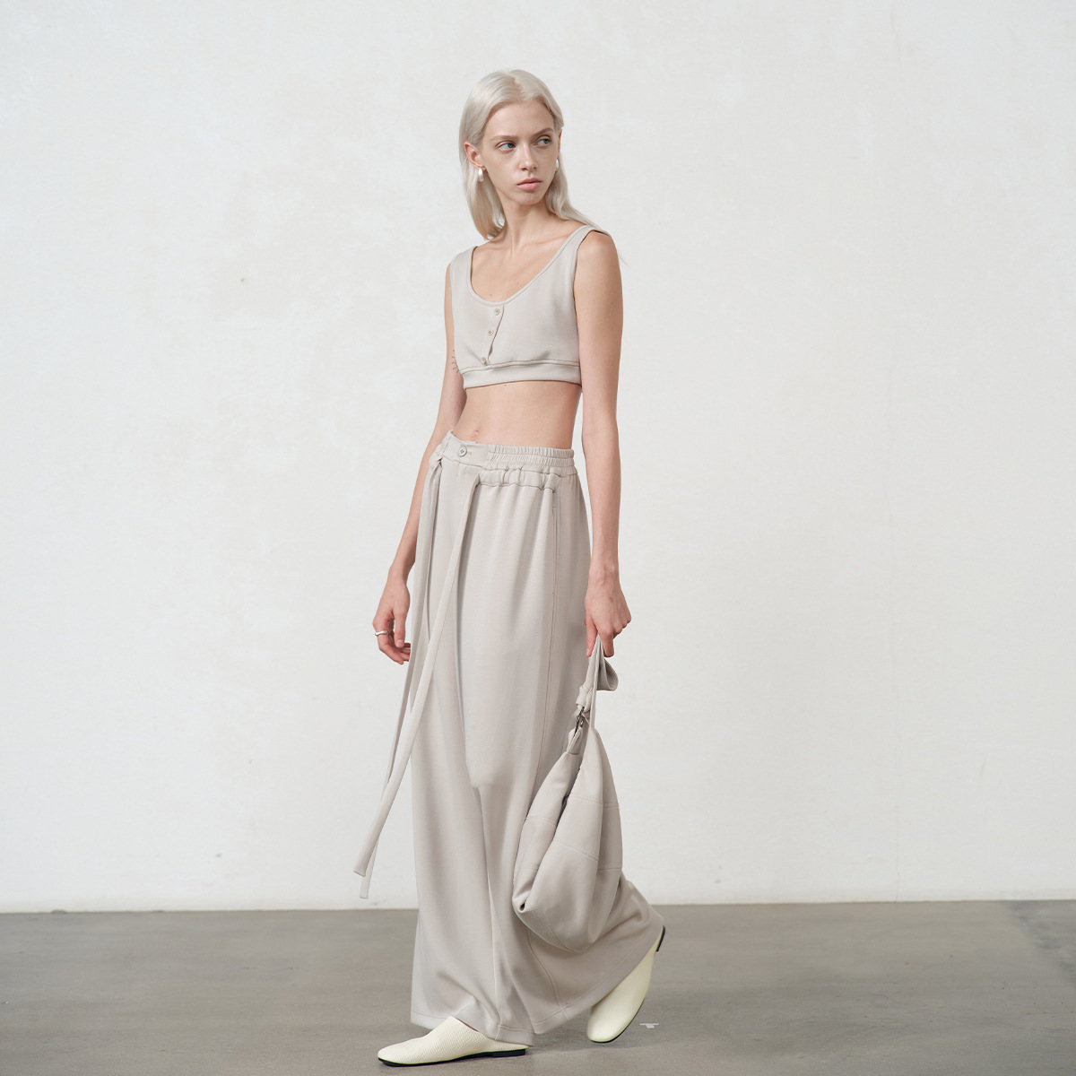 Sleeveless Crop Top for Women Elegant and Commuter-Friendly Innerwear - Image 3