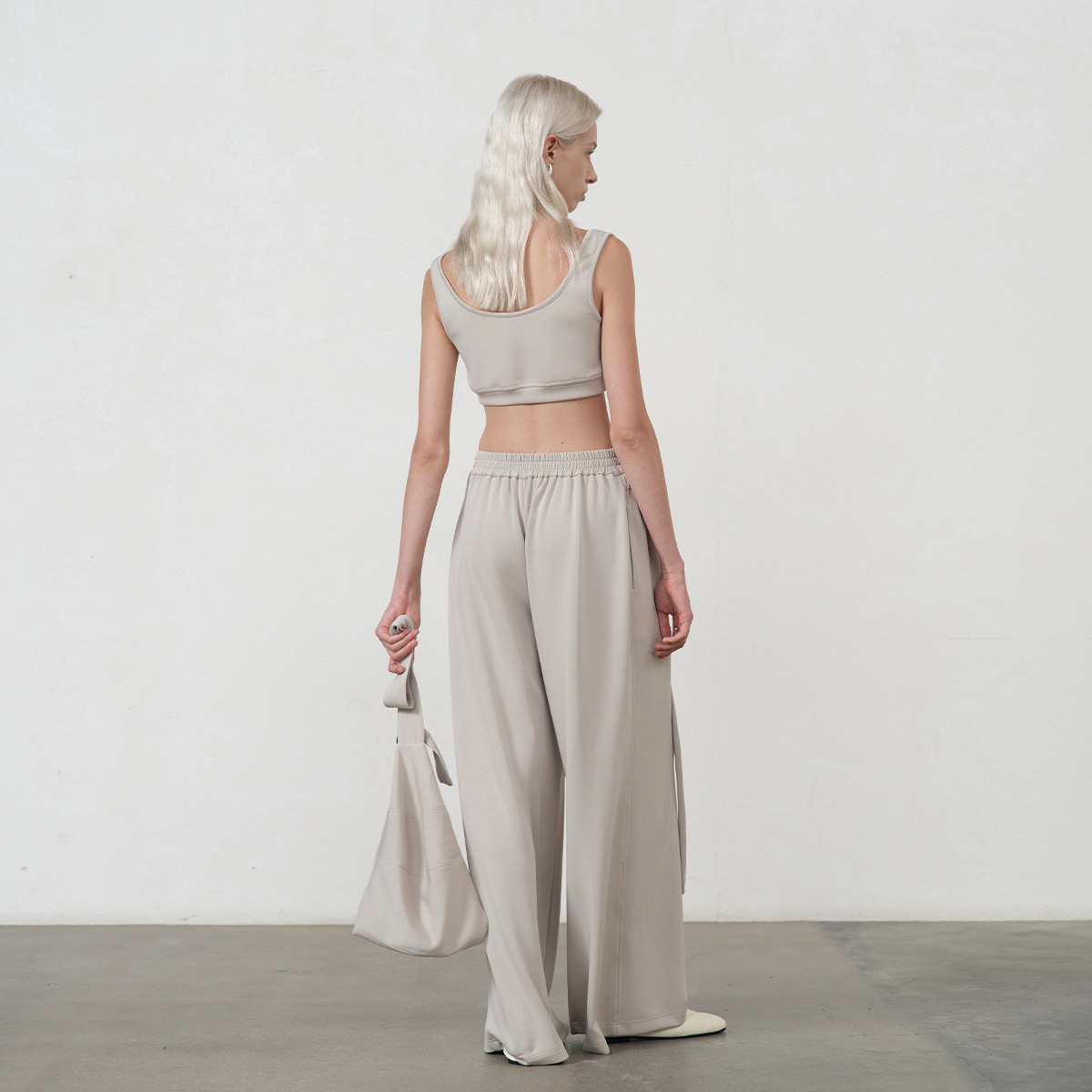 Sleeveless Crop Top for Women Elegant and Commuter-Friendly Innerwear - Image 4